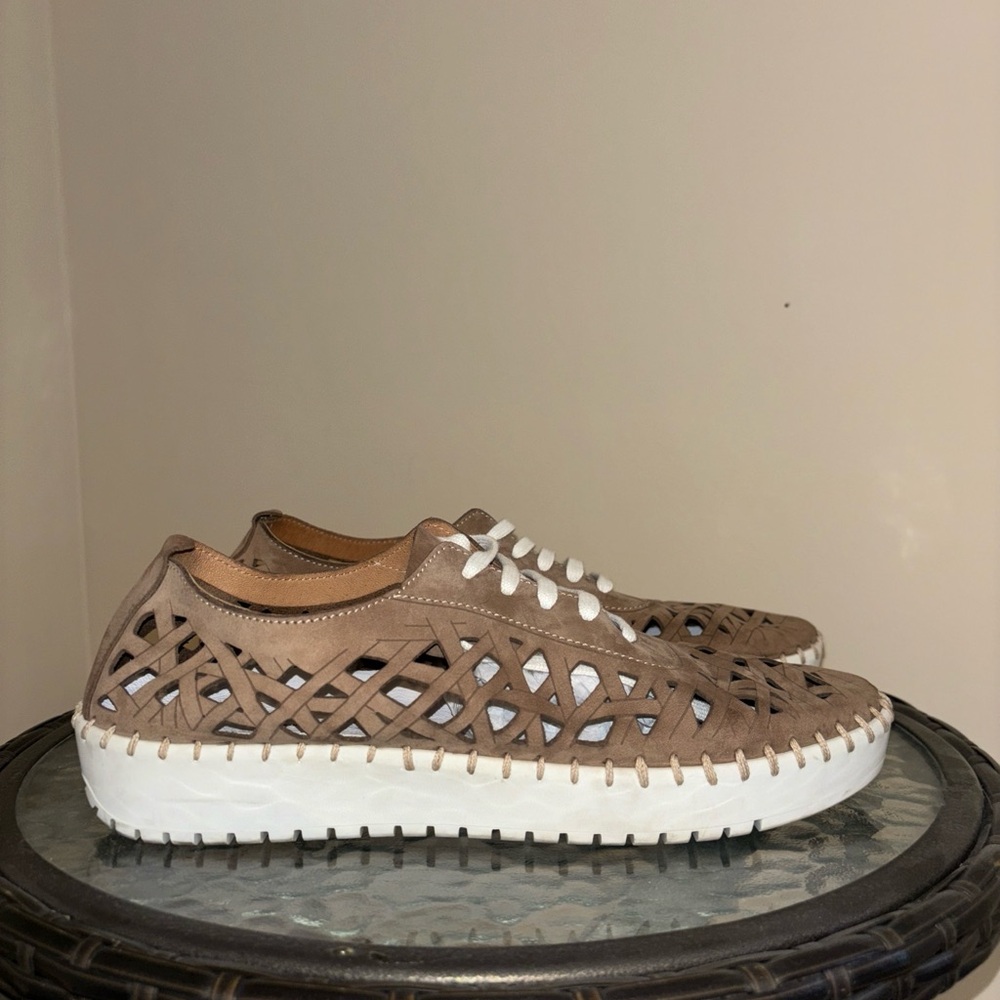 Eric Michael Dolores shoe